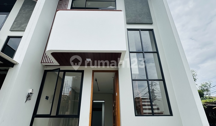 Rumah Bagus SHM di Jagakarsa bisa Custom Lay Out
