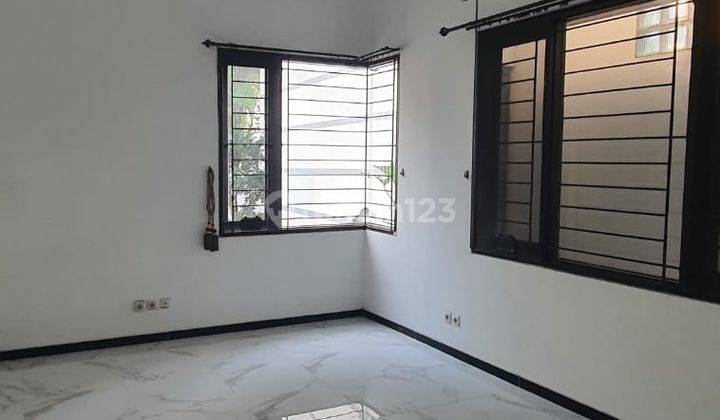 Dijual Rumah Papandayan, Gajahmungkur Semarang Semi Furnished pinggir jalan raya utama Ada Rooftop View Laut (12.267-IRE) 2