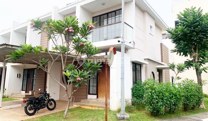 Rumah Posisi Hoek Cluster East Asia Di Lokasi Bagus, Kos 1