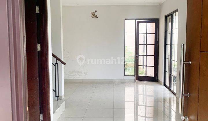 Rumah Posisi Hoek Cluster East Asia Di Lokasi Bagus, Kos 2