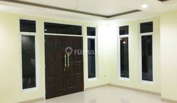 Rumah 2 Lantai Posisi Hoek di Taman Aries, Landdj 2