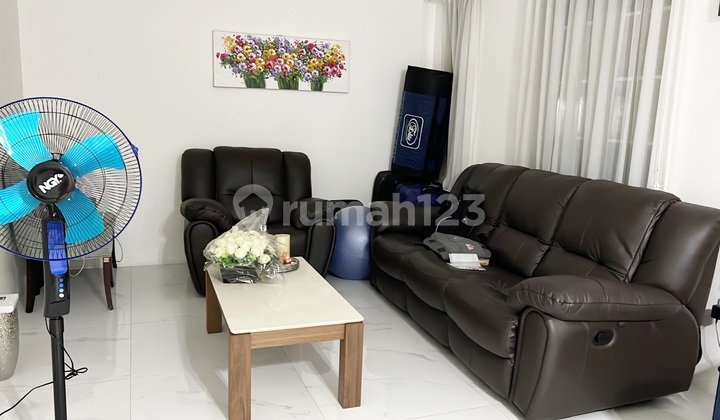 Rumah Bagus Dan Full Furnish di Cluster West Europe Siap Huni 1