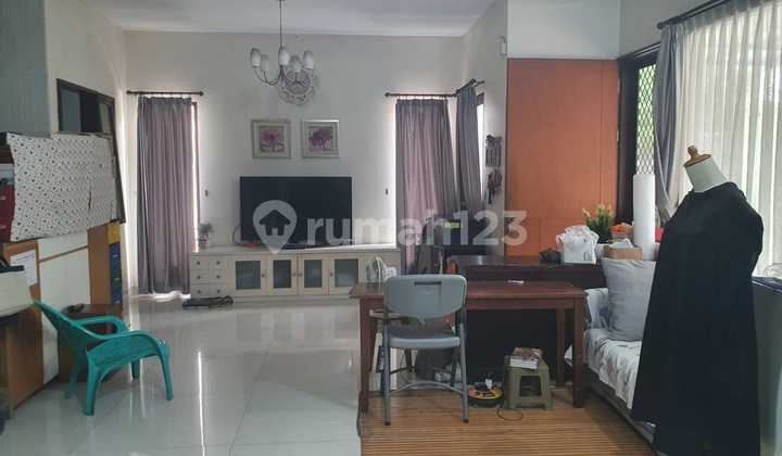 Rumah di Taman Semanan Indah Jakarta Barat Kondisi Terawat