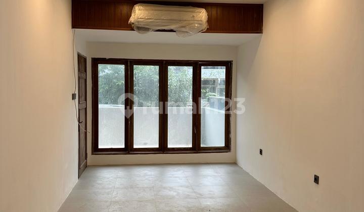 Rumah Sangat Bagus di Intecon Kebon Jeruk Jakarta Barat Strategis Nego 1