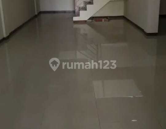 Ready-to-Use Shophouse in Duri Kosambi, West Jakarta, Strategic Location