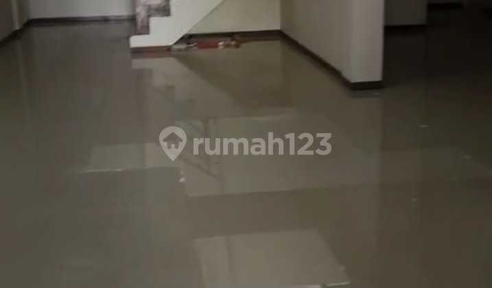 Ready-to-Use Shophouse in Kresek, West Jakarta Strategic Location Negotiable