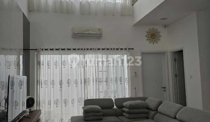 The House is Fully Furnished at Riviera Tangerang, Strategic Location.