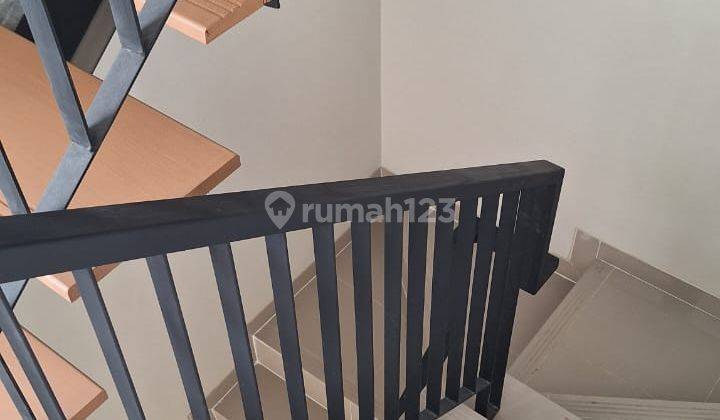 Rumah 2,5 Lantai di Northbend Cipondoh Tangerang Lokasi Strategis 2