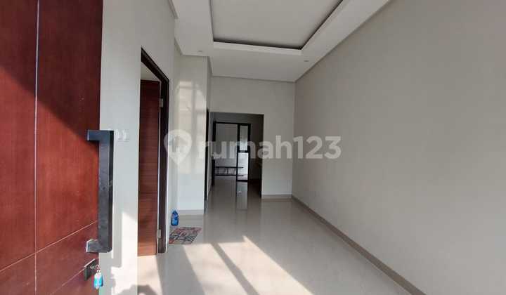 2-Storey House in Pebabri Pinang Tangerang Complex Strategic Negotiable