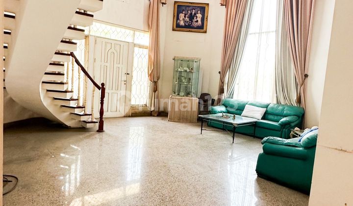 Rumah Mewah di Intercon kebon Jeruk Jakarta Barat Lokasi Strategis Nego 