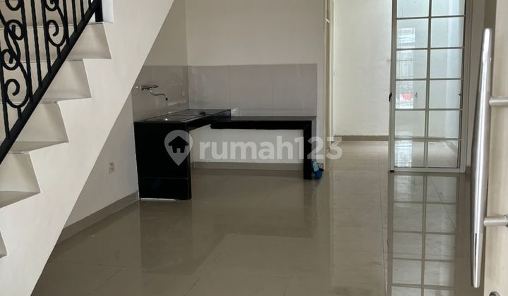 Ready-to-Occupy House in West Europe Green Lake City Negotiable 1