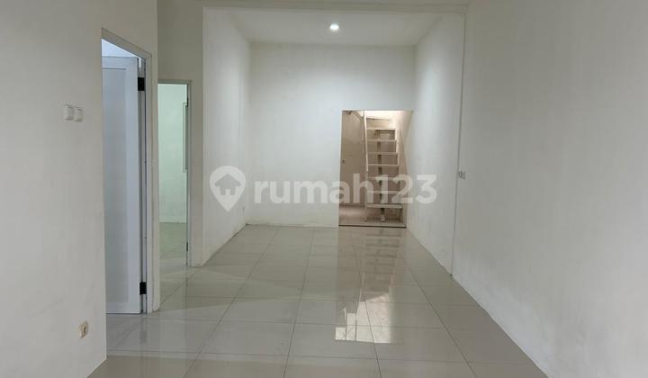 Rumah Siap Huni di Fedora Graha Raya Kondisi Terawat Rumah Siap Huni di Fedora Graha Raya Kondisi Terawat