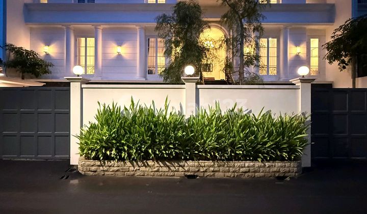 For Sale Luxury House Brand New Modern Classic Area 517m2 with Lift & Pool Location in Kemang Dalam, South Jakarta
