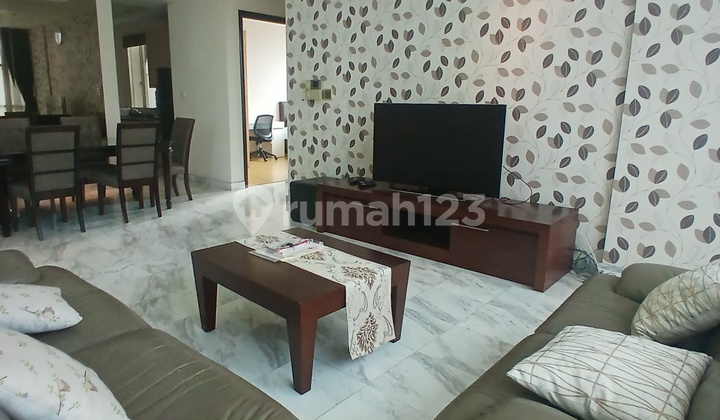 Disewakan Apartemen The Peak Sudirman 3BR + 1 with Balcony Jakarta Selatan