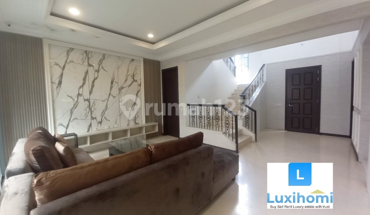 Dijual Rumah 5 Kamar Ada Pool Luas 200M2 di Cluster Jadeite Bsd City