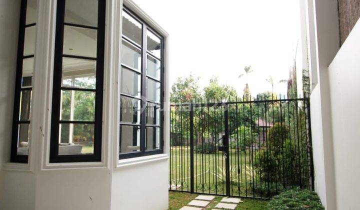 Disewakan Rumah Cantik Dalam Komplek Semi Privat di Jl. Puri Mutiara  2