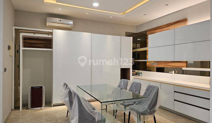 Disewakan Rumah 3 Lt Furnished 1