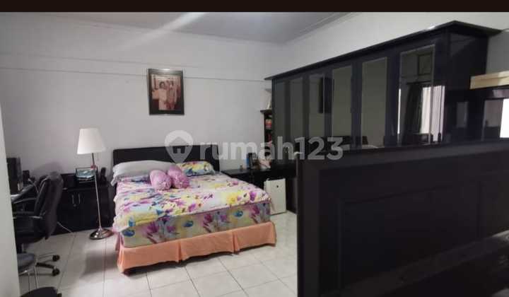 For sale 9BR house in Mangga Dua 2