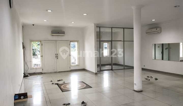 Dijual rumah 3 lantai