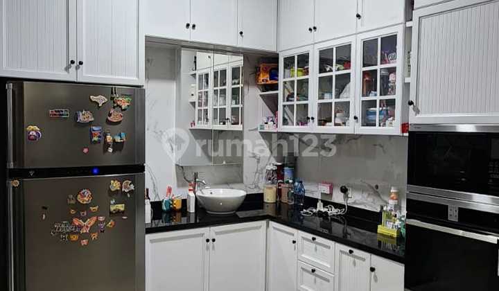 Dijual/Disewakan Rumah 2lt furnished 2