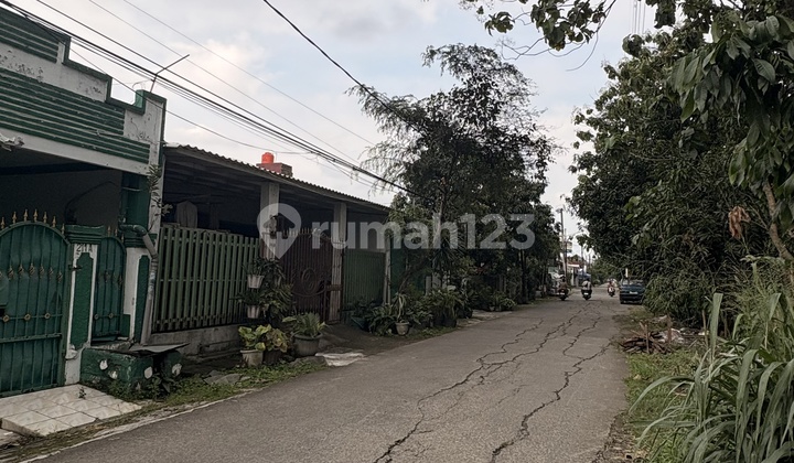 Quick Sale: 135M Spacious House with Two-Car Driveway in Bojong Housing Complex 2