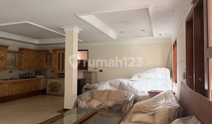 Rumah Bagus SHM di Sektor Bintaro Jakarta Selatan Plus Kolam Renang