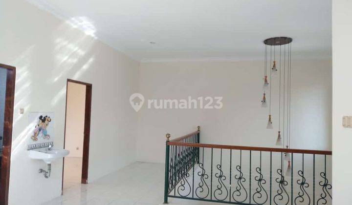 Dijual Rumah Bagus Terawat 2 Lantai di Taman Intan Nginden 2