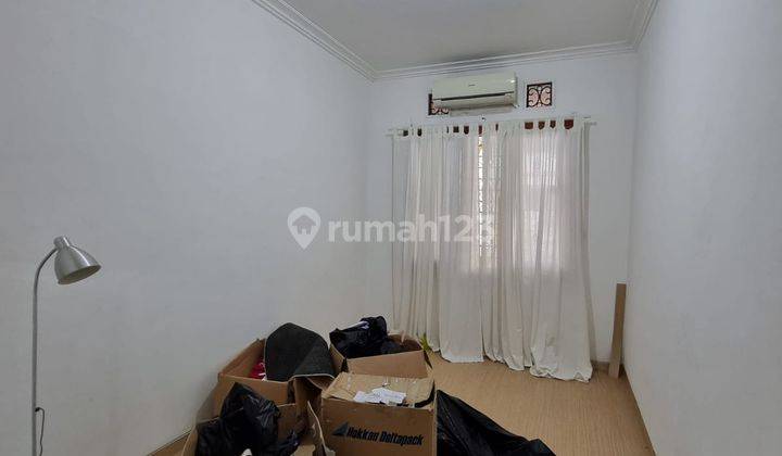 Dijual Rumah Mediteranian 2 Lantai Siap Huni di Jalan Manyar 2