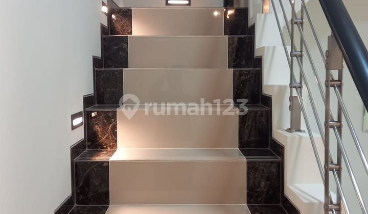 Dijual New Gress 2 Lantai di Pakuwon City Hanya 2m an Saja 2