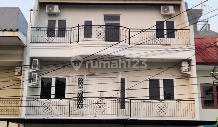 Rumah Renov 9 KAMAR COCOK BUAT MESS JAKARTA BARAT Rumah Renov 9 KAMAR COCOK BUAT MESS JAKARTA BARAT