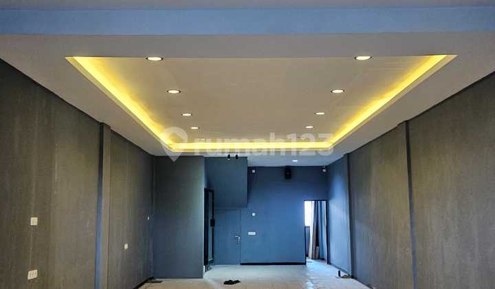 Exclusive 3-Storey Ready-to-Use Shop House on Mulyosari Main Road