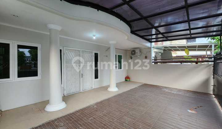 Renovated House with 9 Rooms Suitable for Mess in West Jakarta 2