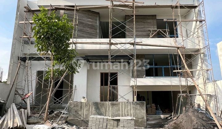 *brand New Luxury Minimalist House Pakuwon Indah Split Level 2.5 Lantai* 1