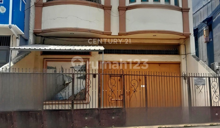 Strategic and Ready-to-Occupy Shop House on Jalan Banta Bantaeng 1