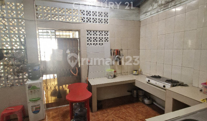 Luxurious and Spacious House on Hertasning Street Near Pettarani Makassar 2