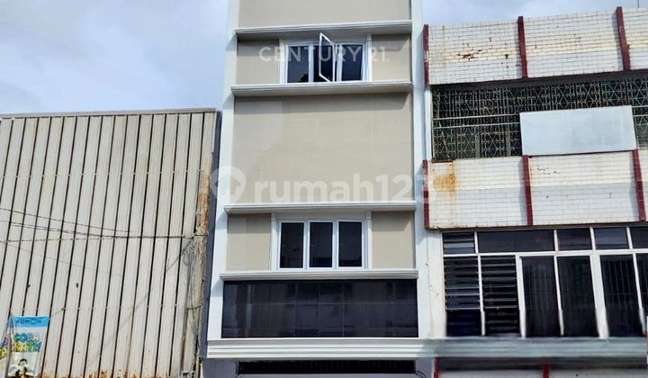 New Strategic and Ready-to-Occupy Shop House on Irian Street 1