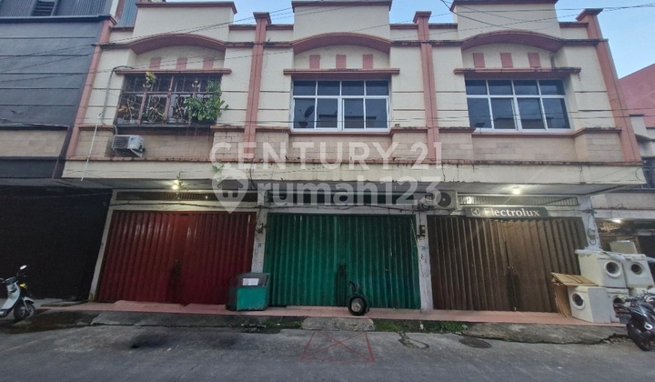2-Story Shop House, Strategic Location on Jl. Ap. Pettarani, Makassar 1