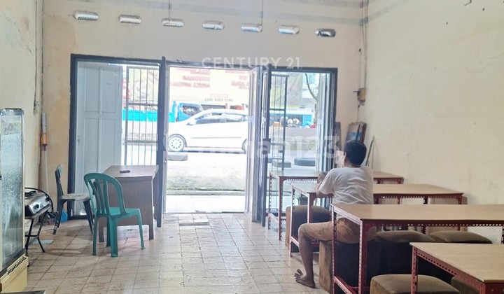 Strategic and Ready-to-Occupy Shop House on Ujung Street 2