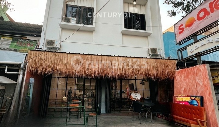 Premium Shop at Opu Daeng Risadju Street, the Heart of Makassar's Business District 1