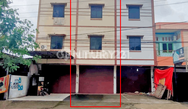 Strategic Ready-to-Occupy Shophouse in Borong Raya Area Strategic Ready-to-Occupy Shophouse in Borong Raya Area