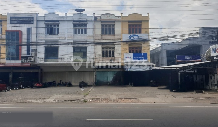 3-Story Ready-to-Use Shophouse in the Busy Pettarani Area of Makassar 2