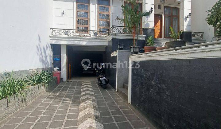 Rumah 3 Lantai Terletak Di Area Pettarani 1