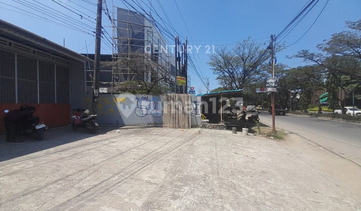 Strategic and Ready-to-Occupy Shop House on Tun Abdul Razak Road Strategic and Ready-to-Occupy Shop House on Tun Abdul Razak Road