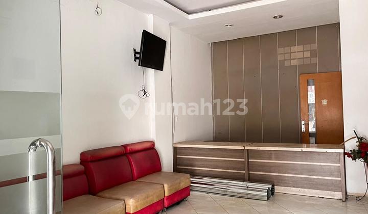 Ruko furnished di sewakan di Jalan Karapitan Bandung