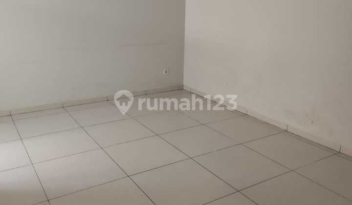 1-Story House for Sale in Bandoeng Tempo Doeloe Guruminda, Kota Baru Parahyangan, with Lake, Field, and Mountain Views. 2