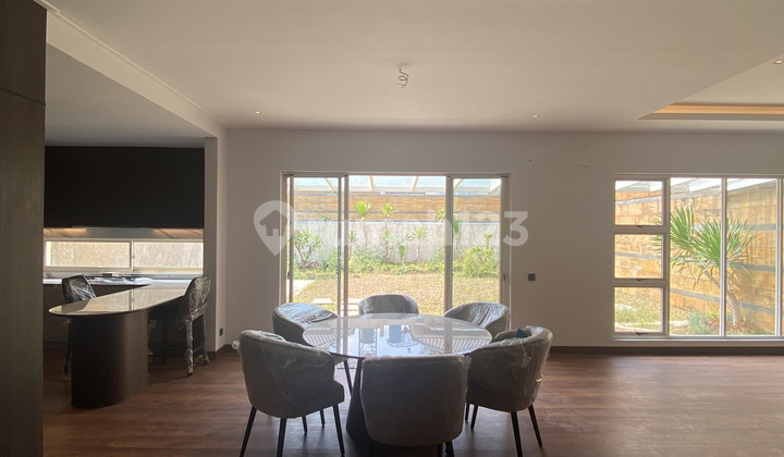 Modern House in Tatar Larangtapa, Baru Parahyangan City