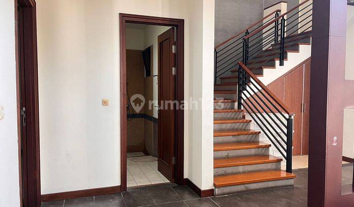 Rumah Cantik 2 Lantai Setraduta Modern design 2