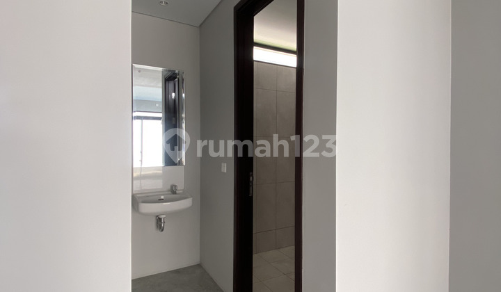 Rumah Modern samping Playgorund di Tarubhawana Kota Baru Parahyangan 2