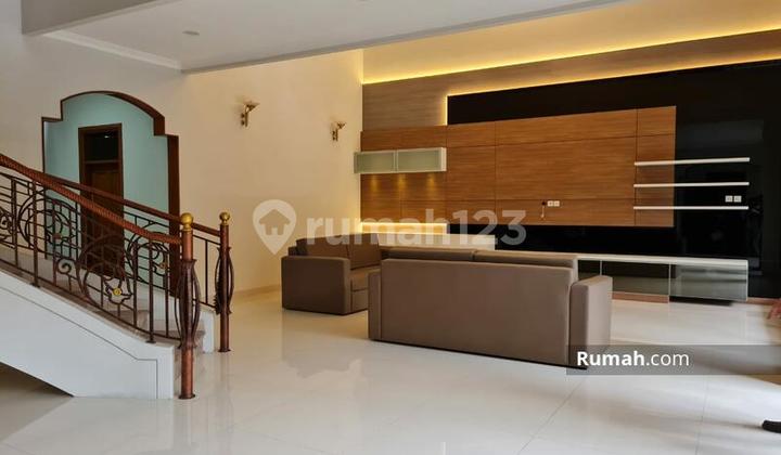 Luxury House with Spacious Parking in Batununggal Elok Bandung