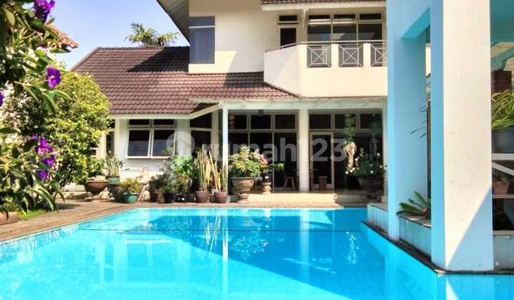 Rumah Mewah 2 Lantai By arsitek Johny antar di Cipaku Bandung Utara